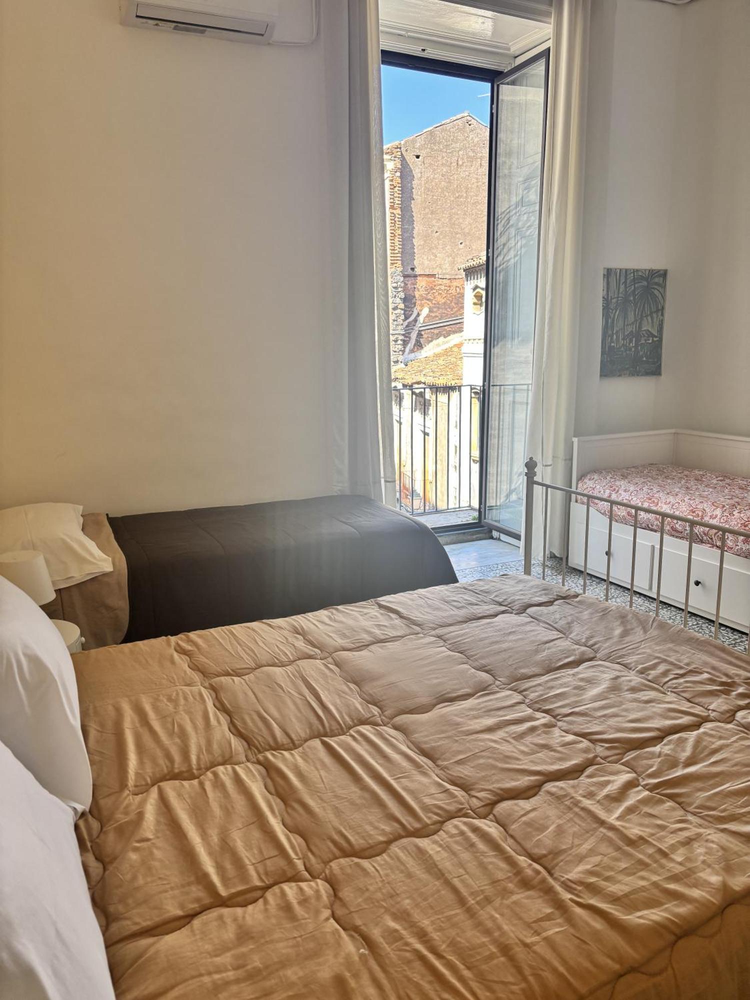 Il Teatro Rooms Катания Екстериор снимка