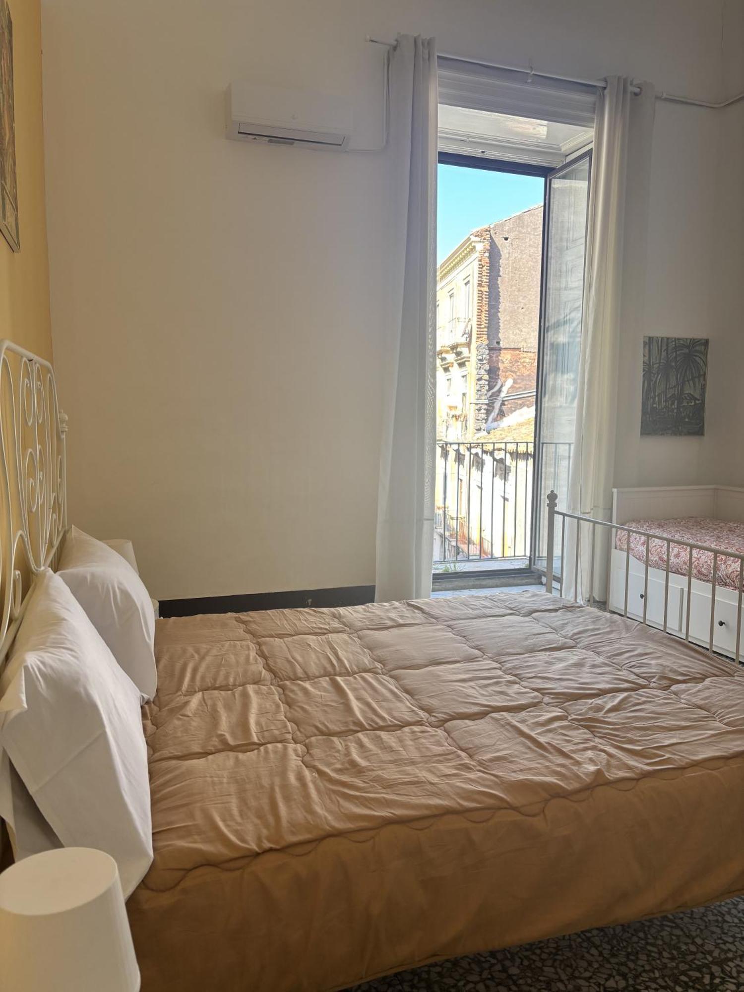 Il Teatro Rooms Катания Екстериор снимка